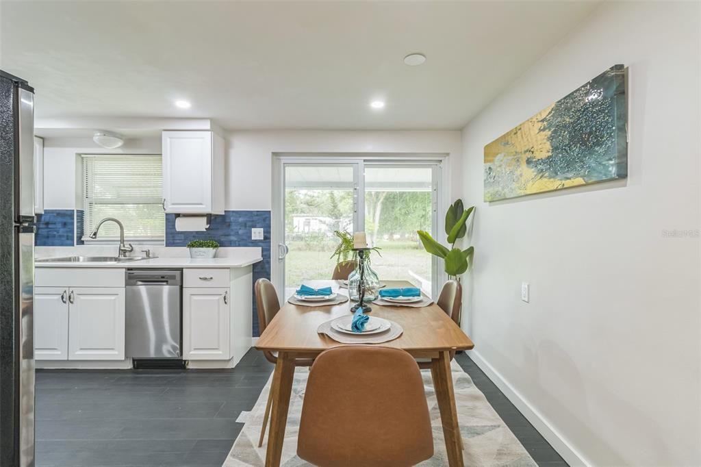 For Rent: $1,400 (2 beds, 1 baths, 768 Square Feet)