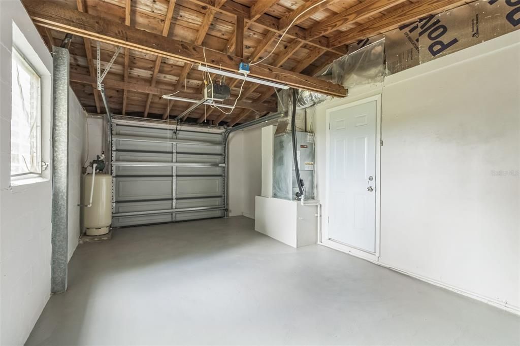 For Rent: $1,400 (2 beds, 1 baths, 768 Square Feet)