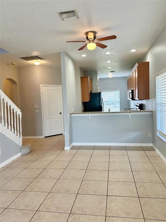 Activo con contrato: $2,150 (3 camas, 2 baños, 1670 Pies cuadrados)