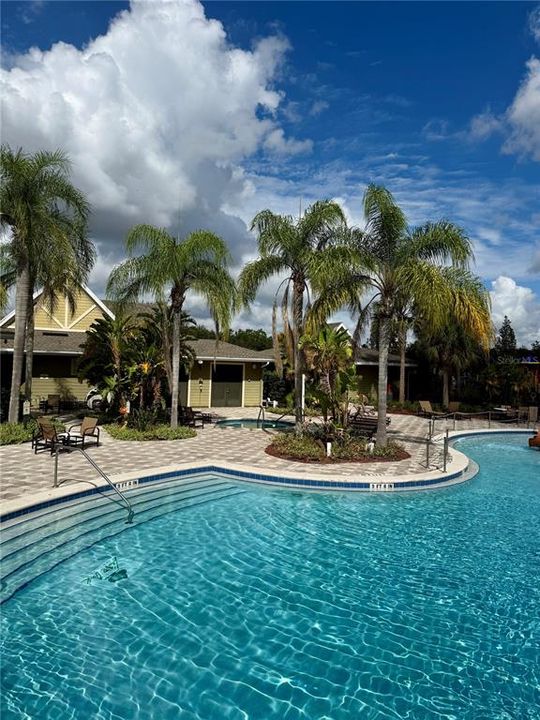 Activo con contrato: $2,150 (3 camas, 2 baños, 1670 Pies cuadrados)