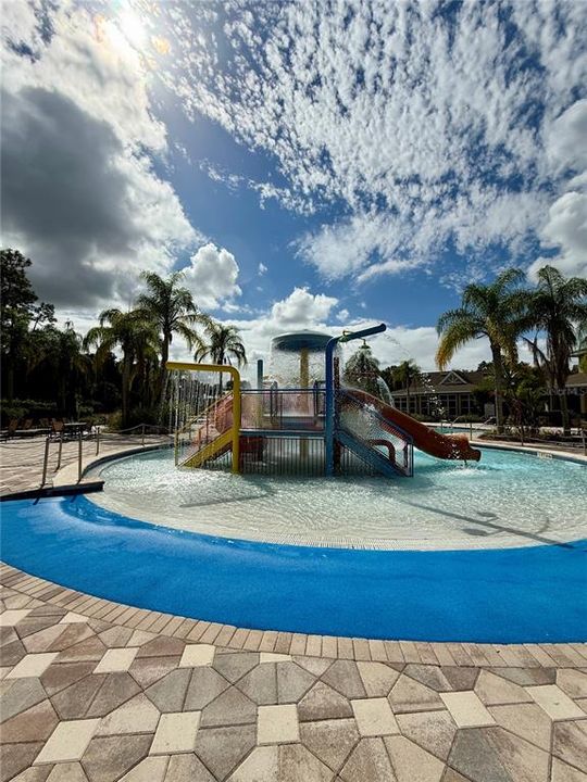 Activo con contrato: $2,150 (3 camas, 2 baños, 1670 Pies cuadrados)