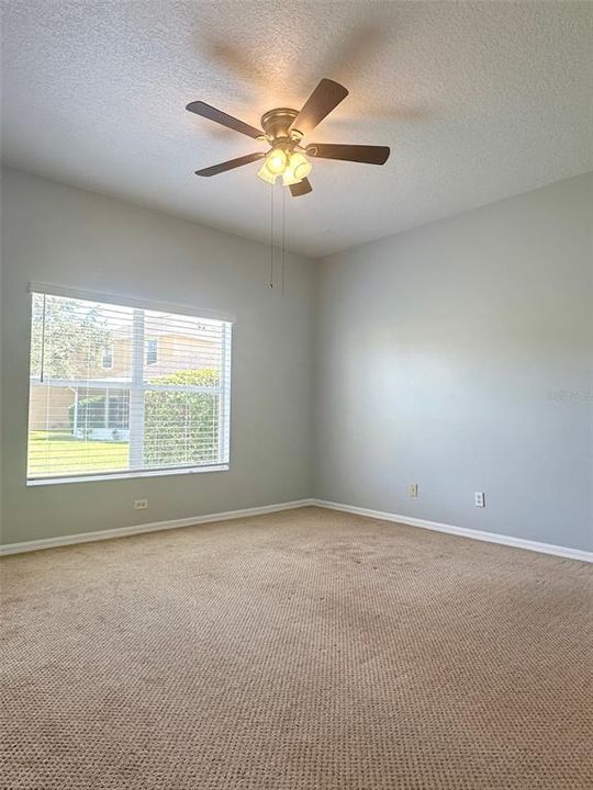 Activo con contrato: $2,150 (3 camas, 2 baños, 1670 Pies cuadrados)