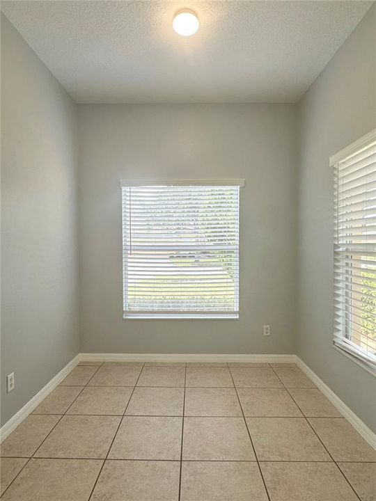 Activo con contrato: $2,150 (3 camas, 2 baños, 1670 Pies cuadrados)