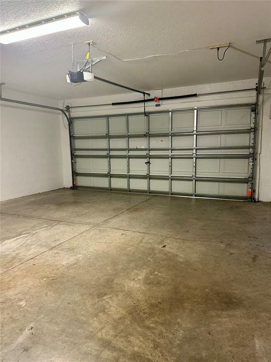 Activo con contrato: $2,150 (3 camas, 2 baños, 1670 Pies cuadrados)