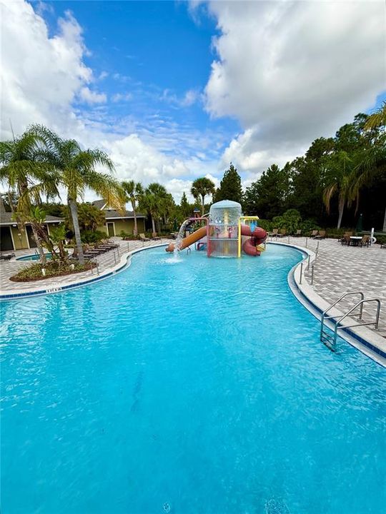 Activo con contrato: $2,150 (3 camas, 2 baños, 1670 Pies cuadrados)