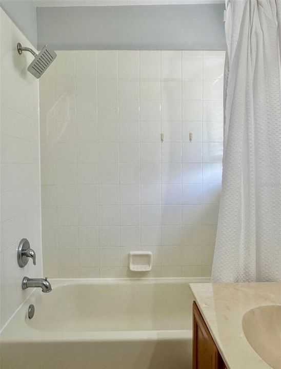 Activo con contrato: $2,150 (3 camas, 2 baños, 1670 Pies cuadrados)