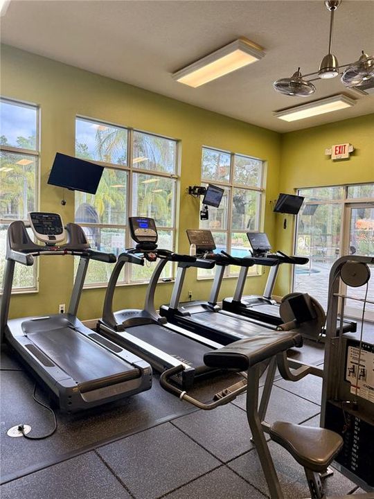 Activo con contrato: $2,150 (3 camas, 2 baños, 1670 Pies cuadrados)