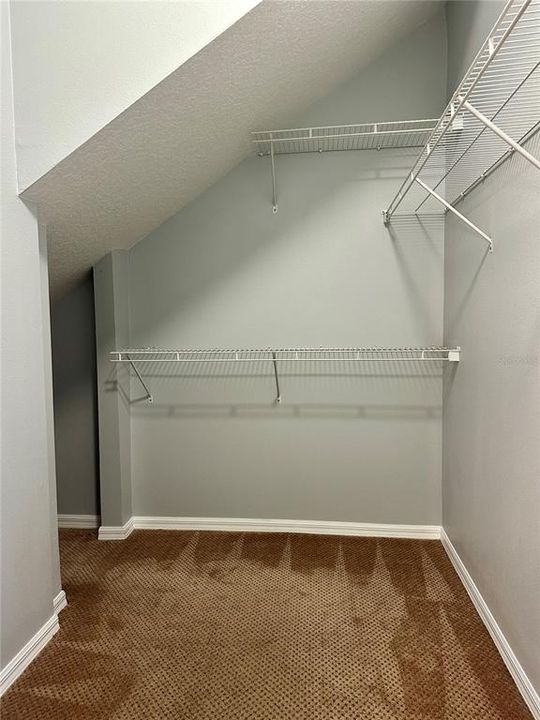 Activo con contrato: $2,150 (3 camas, 2 baños, 1670 Pies cuadrados)