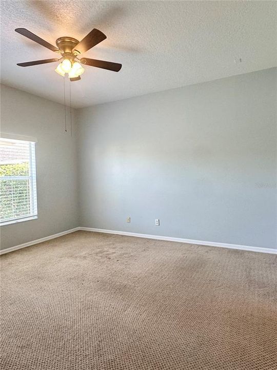 Activo con contrato: $2,150 (3 camas, 2 baños, 1670 Pies cuadrados)