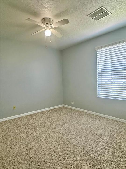 Activo con contrato: $2,150 (3 camas, 2 baños, 1670 Pies cuadrados)