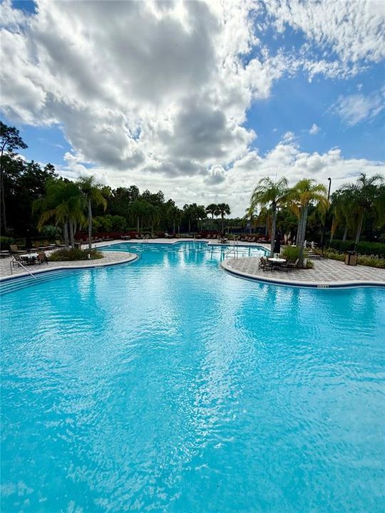 Activo con contrato: $2,150 (3 camas, 2 baños, 1670 Pies cuadrados)