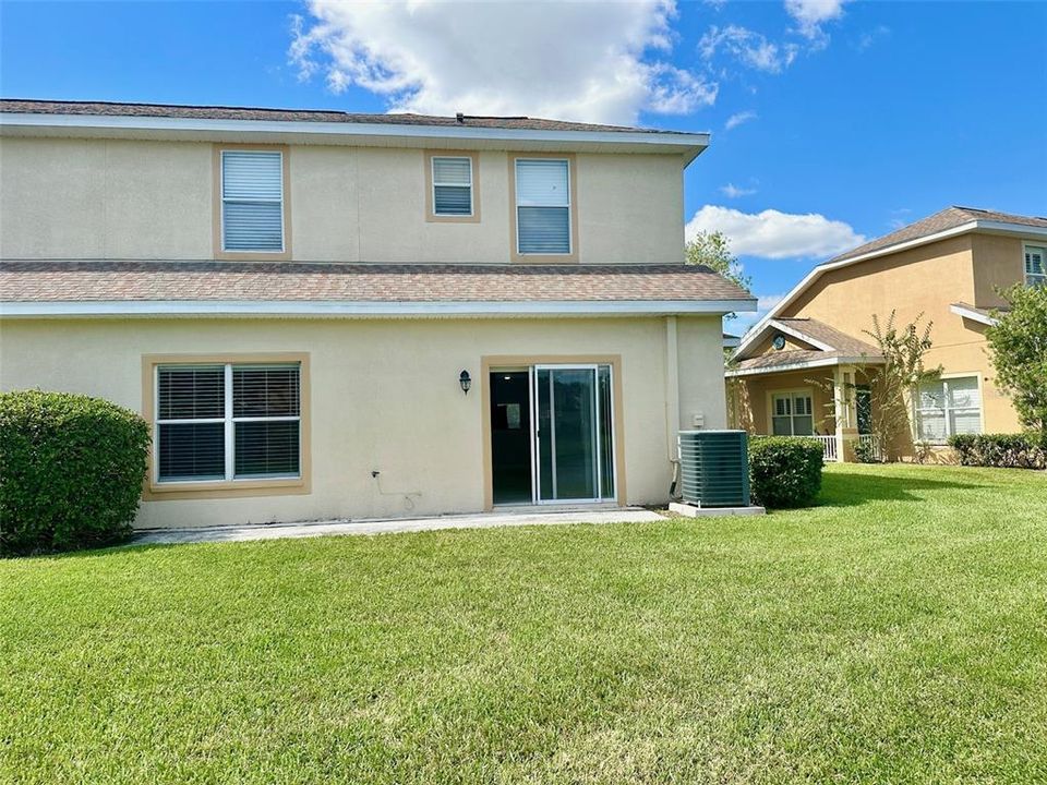 Activo con contrato: $2,150 (3 camas, 2 baños, 1670 Pies cuadrados)