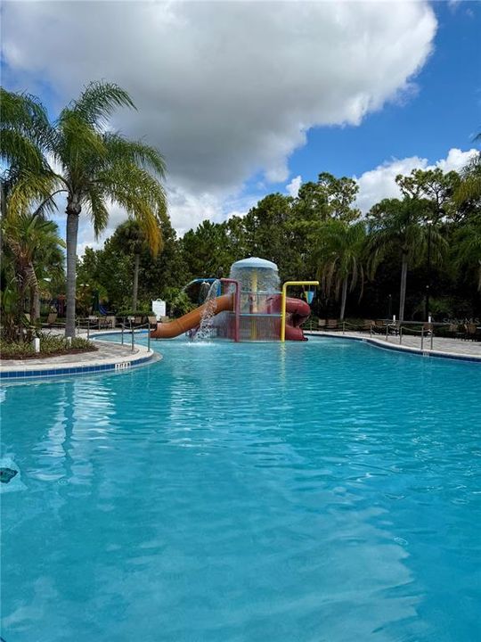 Activo con contrato: $2,150 (3 camas, 2 baños, 1670 Pies cuadrados)