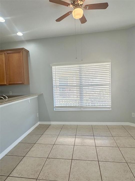 Activo con contrato: $2,150 (3 camas, 2 baños, 1670 Pies cuadrados)