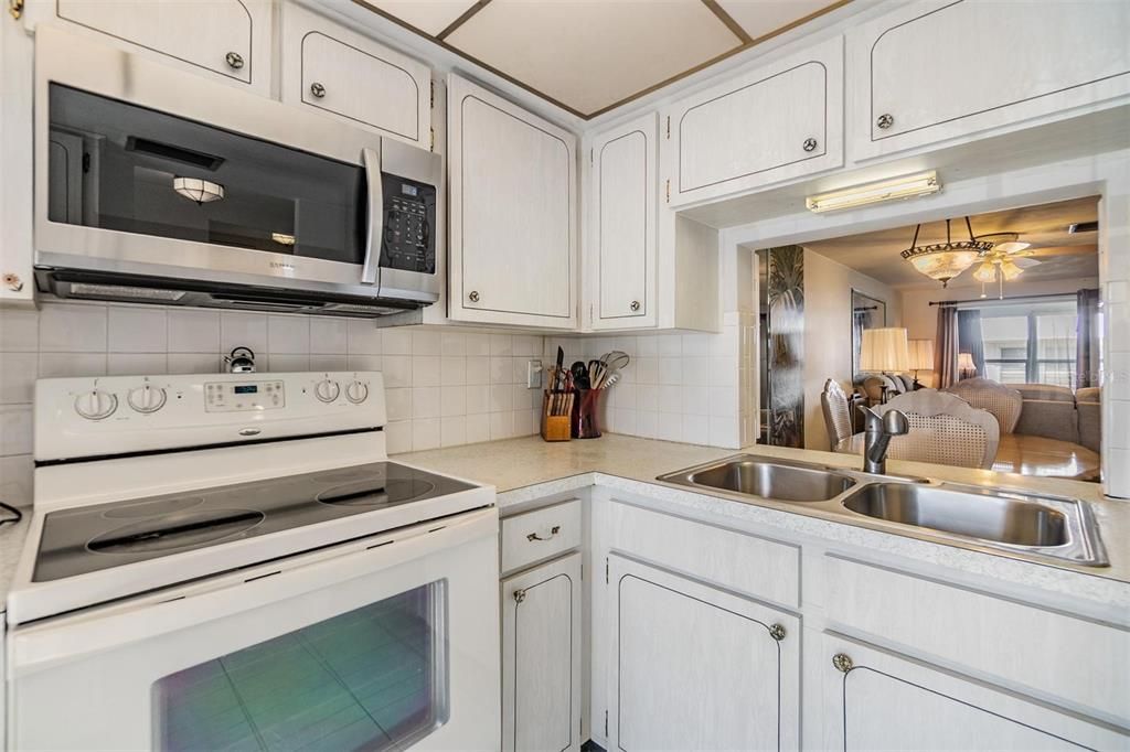 For Sale: $84,900 (2 beds, 2 baths, 1032 Square Feet)