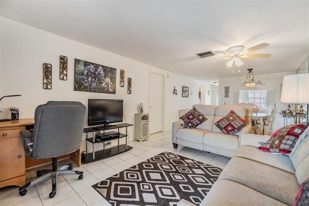 For Sale: $84,900 (2 beds, 2 baths, 1032 Square Feet)