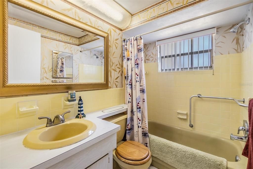 For Sale: $84,900 (2 beds, 2 baths, 1032 Square Feet)