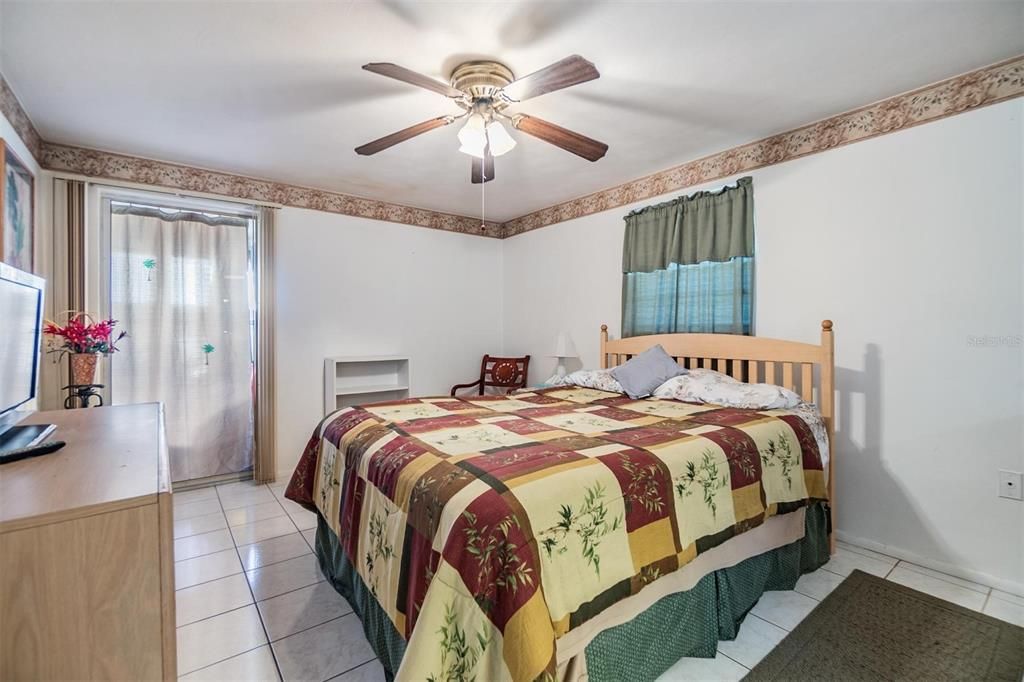 For Sale: $84,900 (2 beds, 2 baths, 1032 Square Feet)