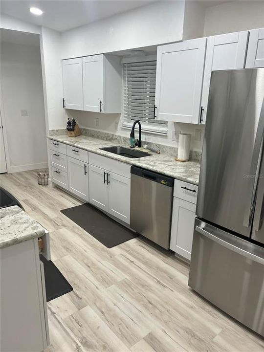 На продажу: $360,000 (3 спален, 2 ванн, 1228 Квадратных фут)