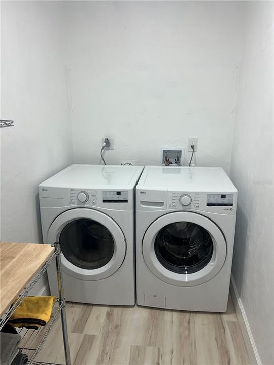 На продажу: $360,000 (3 спален, 2 ванн, 1228 Квадратных фут)