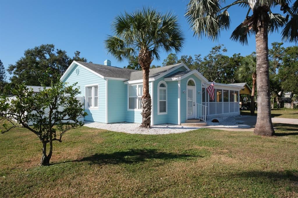 For Sale: $799,000 (3 beds, 2 baths, 1407 Square Feet)