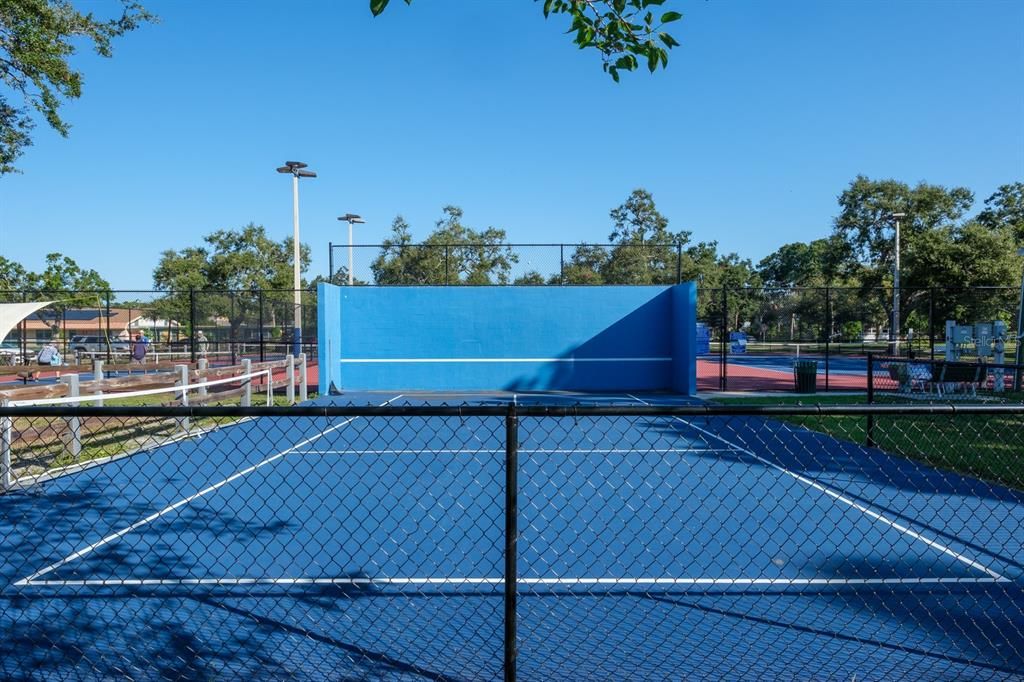 For Sale: $799,000 (3 beds, 2 baths, 1407 Square Feet)