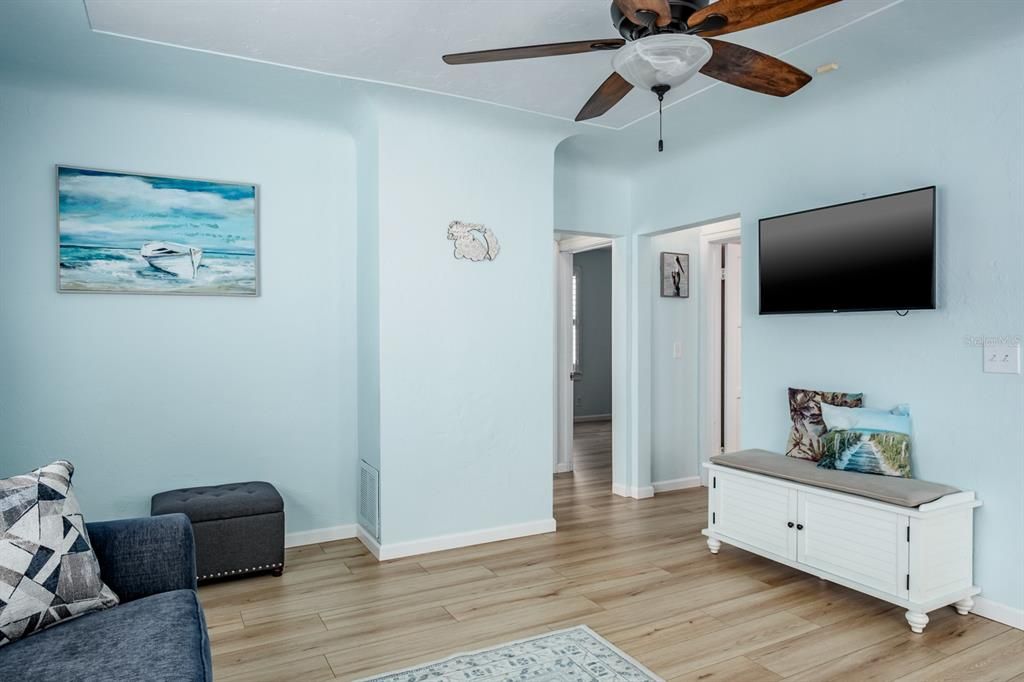 For Sale: $799,000 (3 beds, 2 baths, 1407 Square Feet)