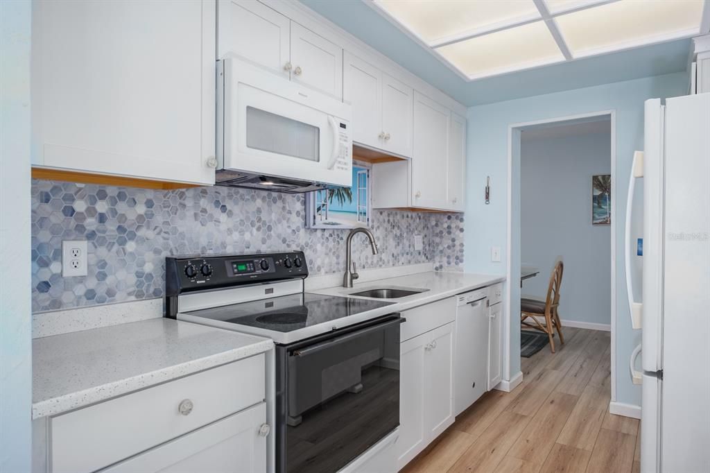 For Sale: $799,000 (3 beds, 2 baths, 1407 Square Feet)