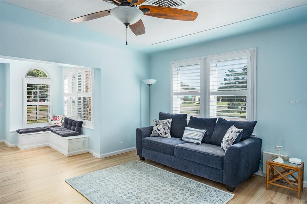 For Sale: $799,000 (3 beds, 2 baths, 1407 Square Feet)