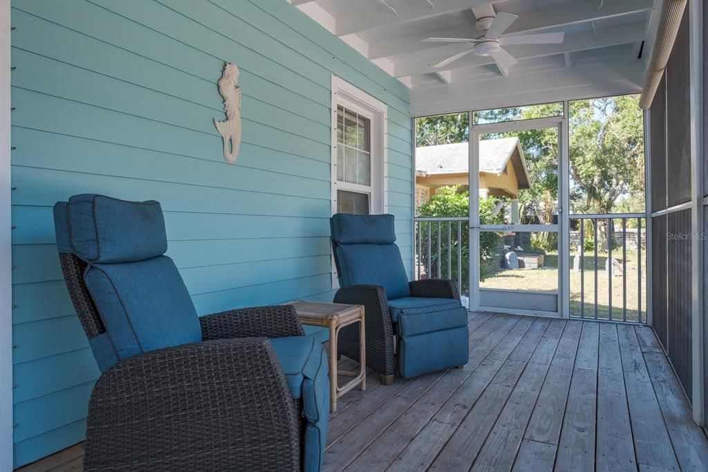 For Sale: $799,000 (3 beds, 2 baths, 1407 Square Feet)