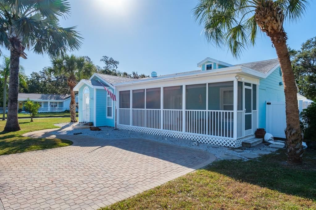 For Sale: $799,000 (3 beds, 2 baths, 1407 Square Feet)