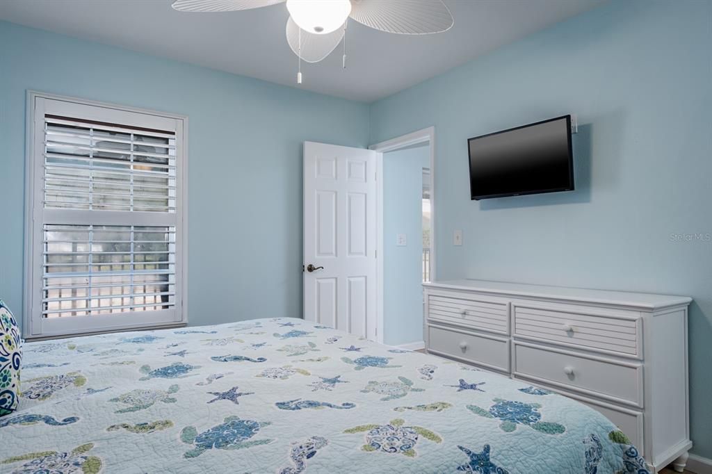 For Sale: $799,000 (3 beds, 2 baths, 1407 Square Feet)