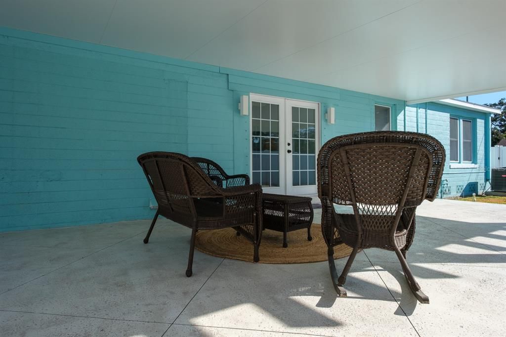 For Sale: $799,000 (3 beds, 2 baths, 1407 Square Feet)