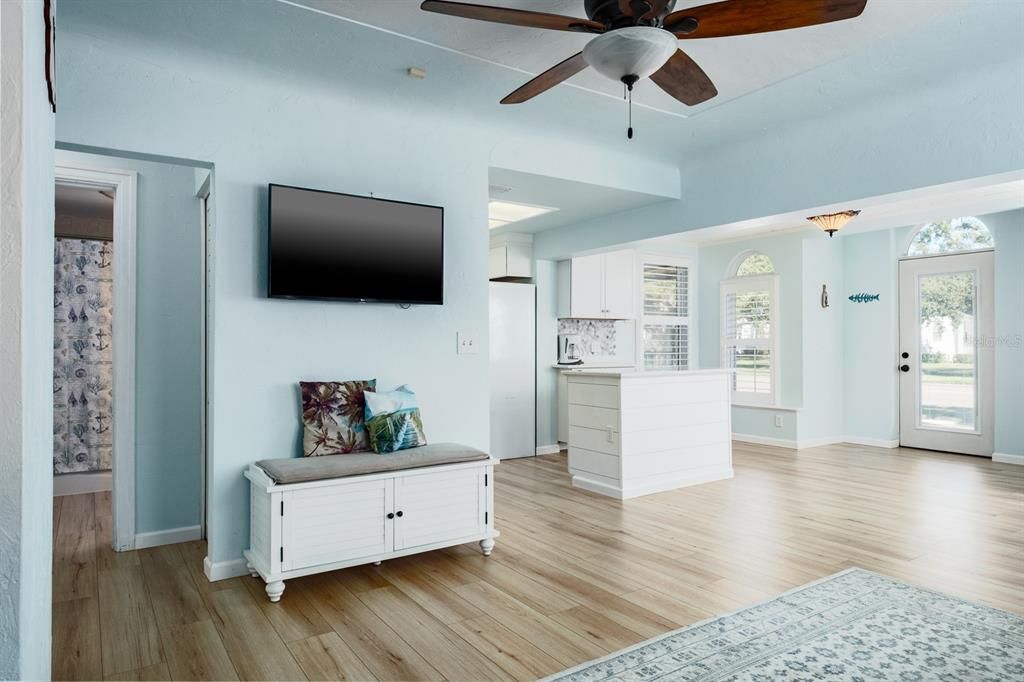 For Sale: $799,000 (3 beds, 2 baths, 1407 Square Feet)