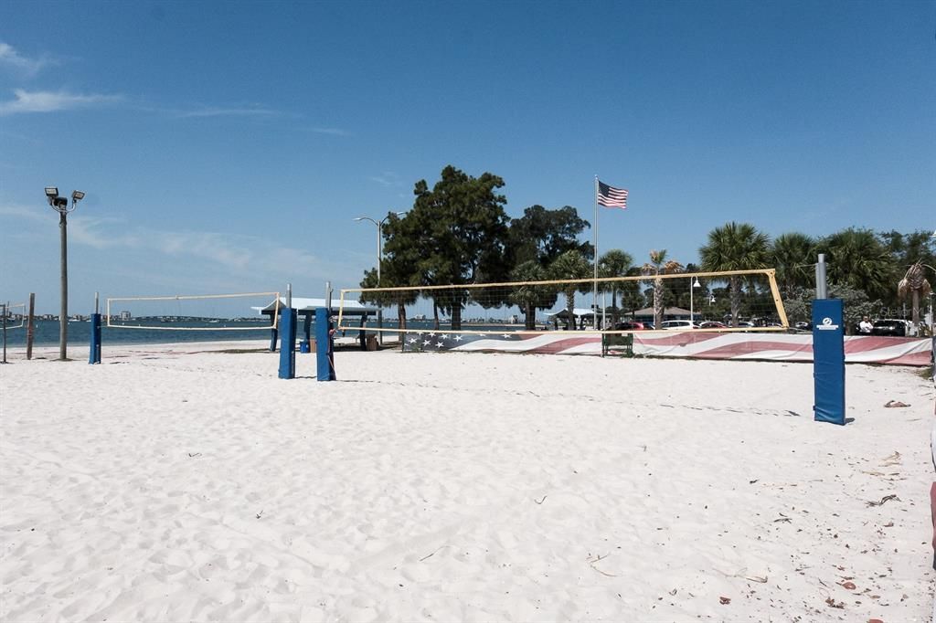 For Sale: $799,000 (3 beds, 2 baths, 1407 Square Feet)