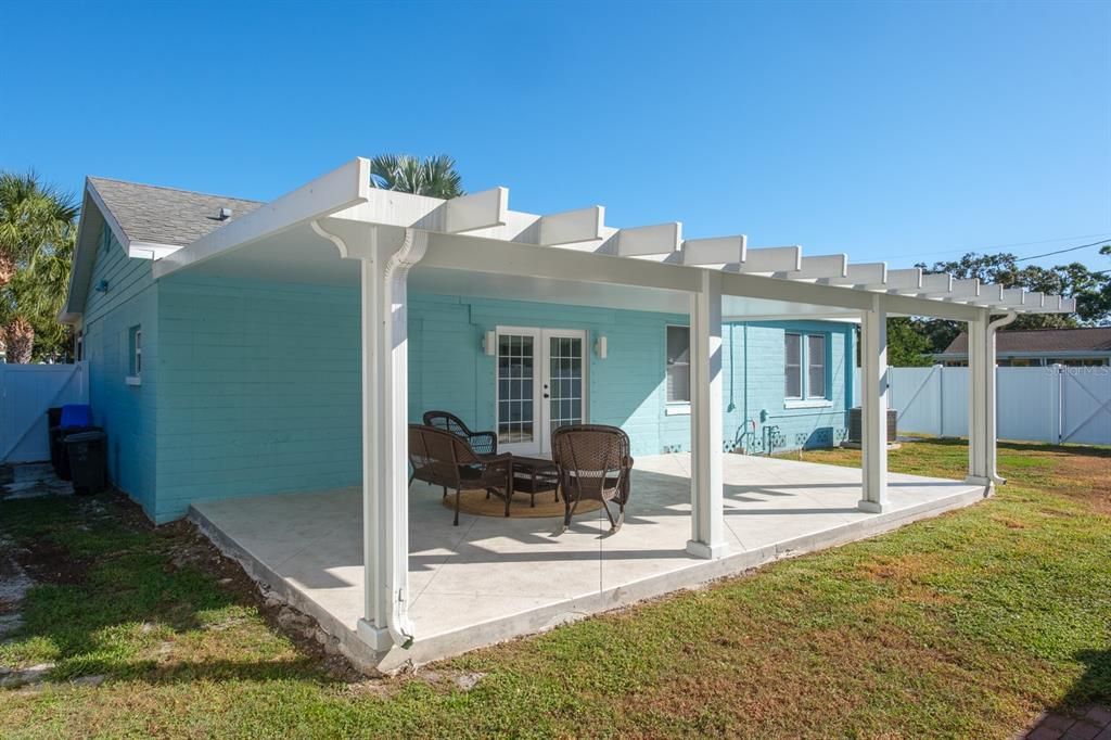 For Sale: $799,000 (3 beds, 2 baths, 1407 Square Feet)