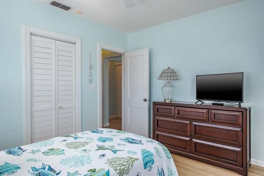 For Sale: $799,000 (3 beds, 2 baths, 1407 Square Feet)