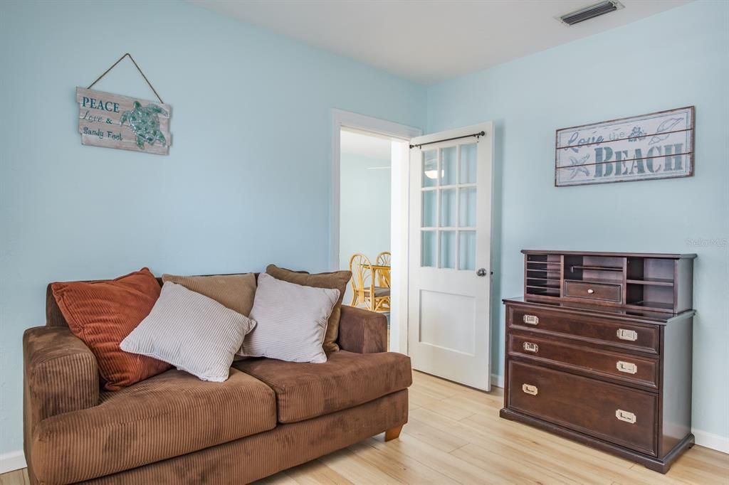 For Sale: $799,000 (3 beds, 2 baths, 1407 Square Feet)