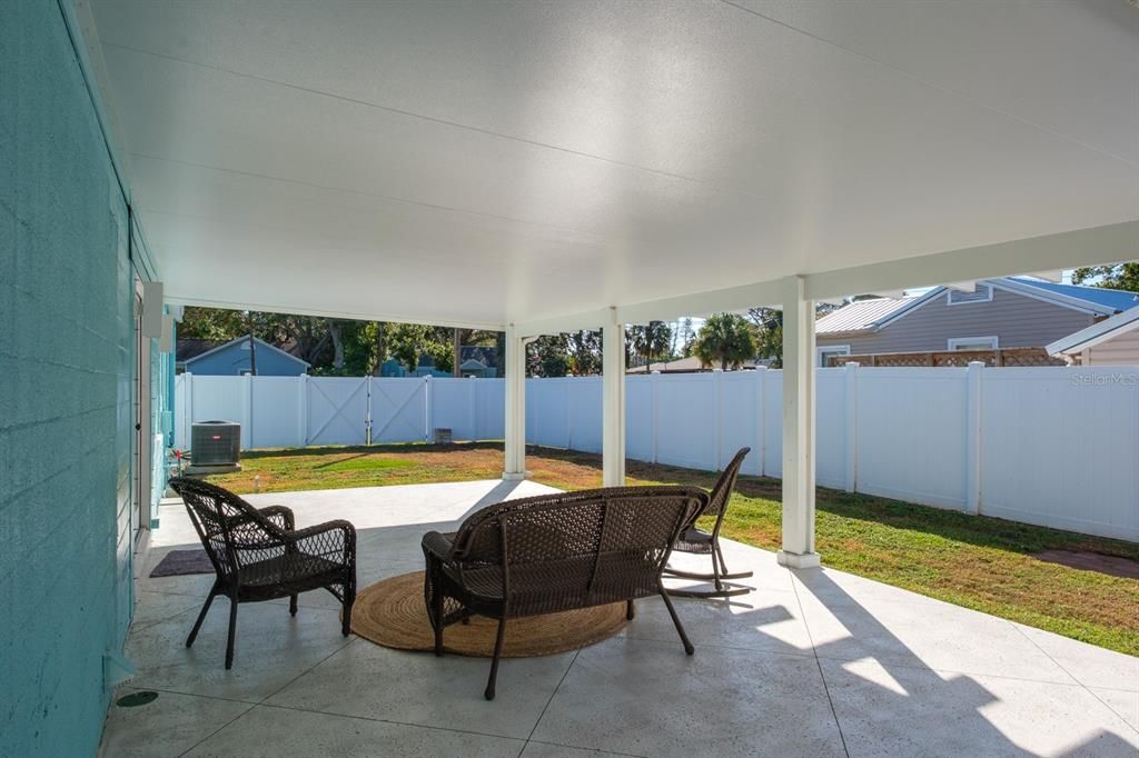 For Sale: $799,000 (3 beds, 2 baths, 1407 Square Feet)