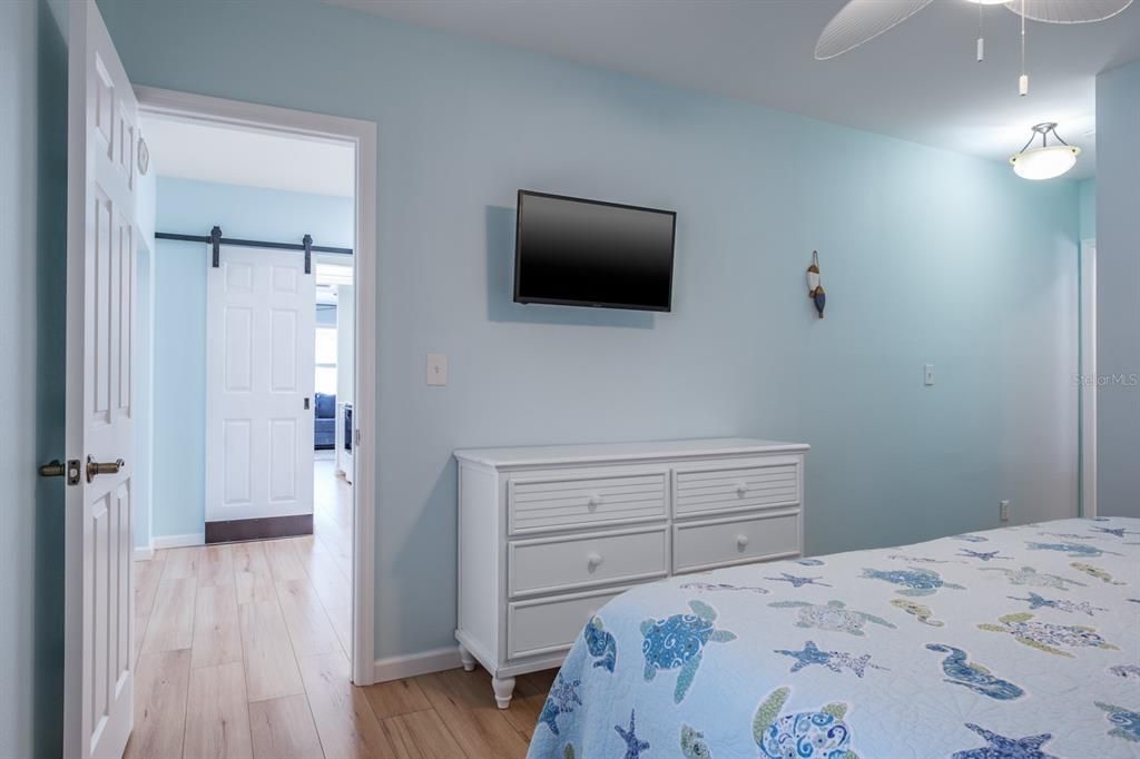 For Sale: $799,000 (3 beds, 2 baths, 1407 Square Feet)