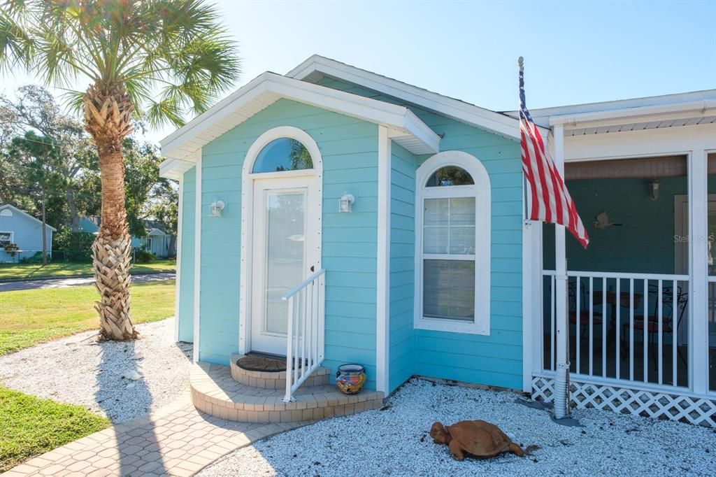 For Sale: $799,000 (3 beds, 2 baths, 1407 Square Feet)