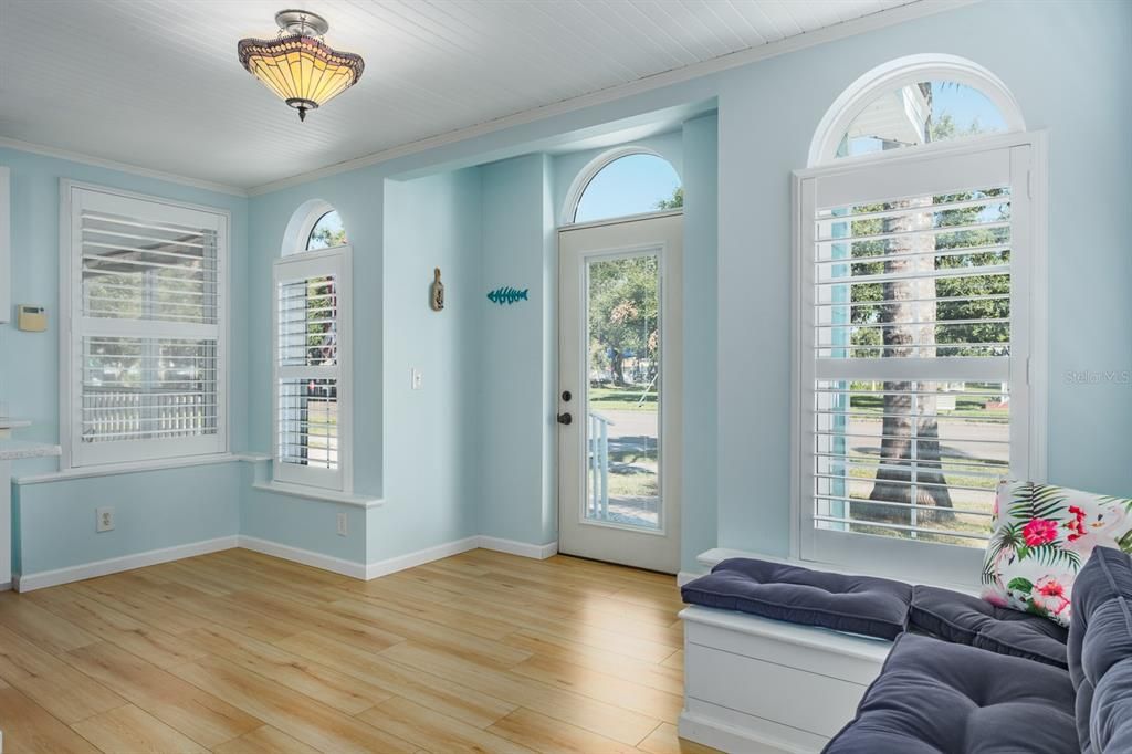 For Sale: $799,000 (3 beds, 2 baths, 1407 Square Feet)