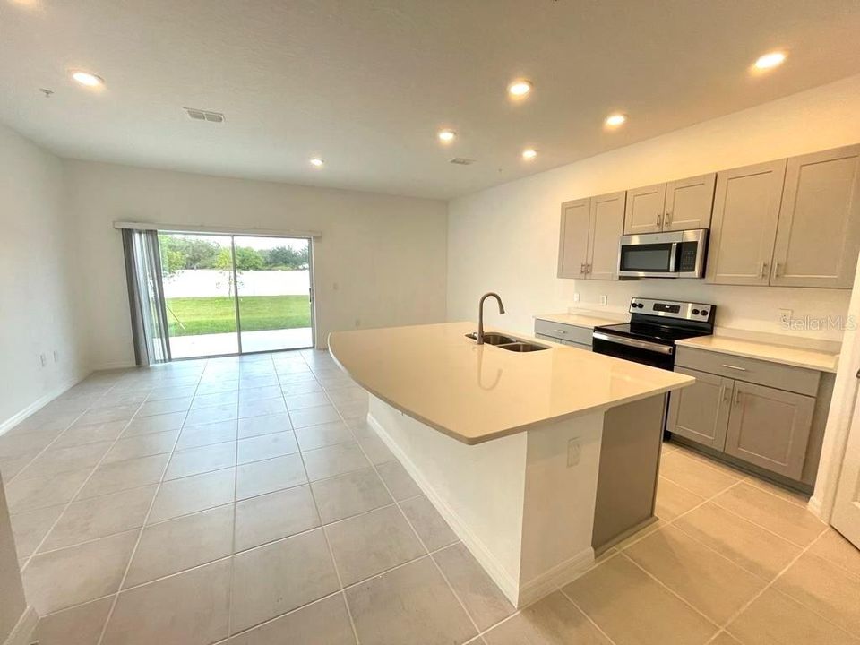 For Rent: $2,150 (3 beds, 2 baths, 1373 Square Feet)