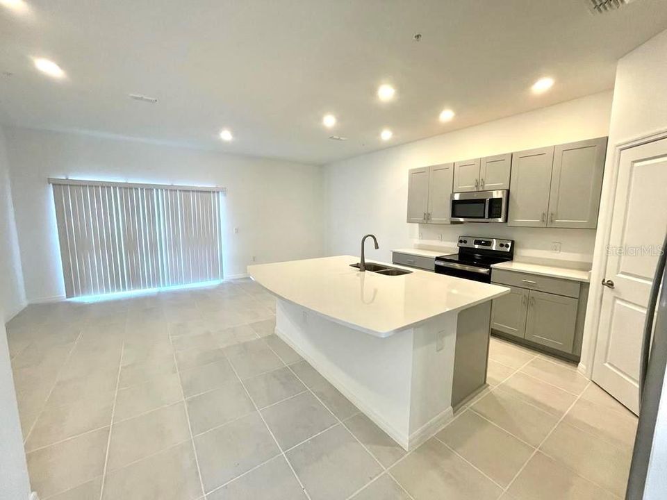 For Rent: $2,150 (3 beds, 2 baths, 1373 Square Feet)