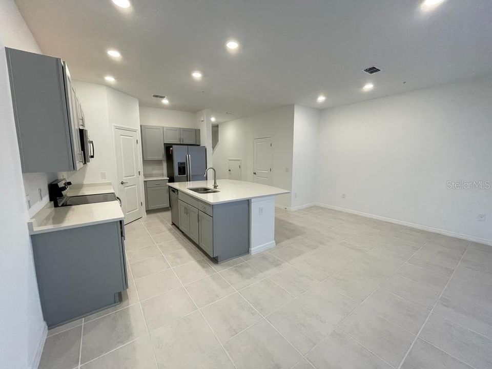 For Rent: $2,150 (3 beds, 2 baths, 1373 Square Feet)