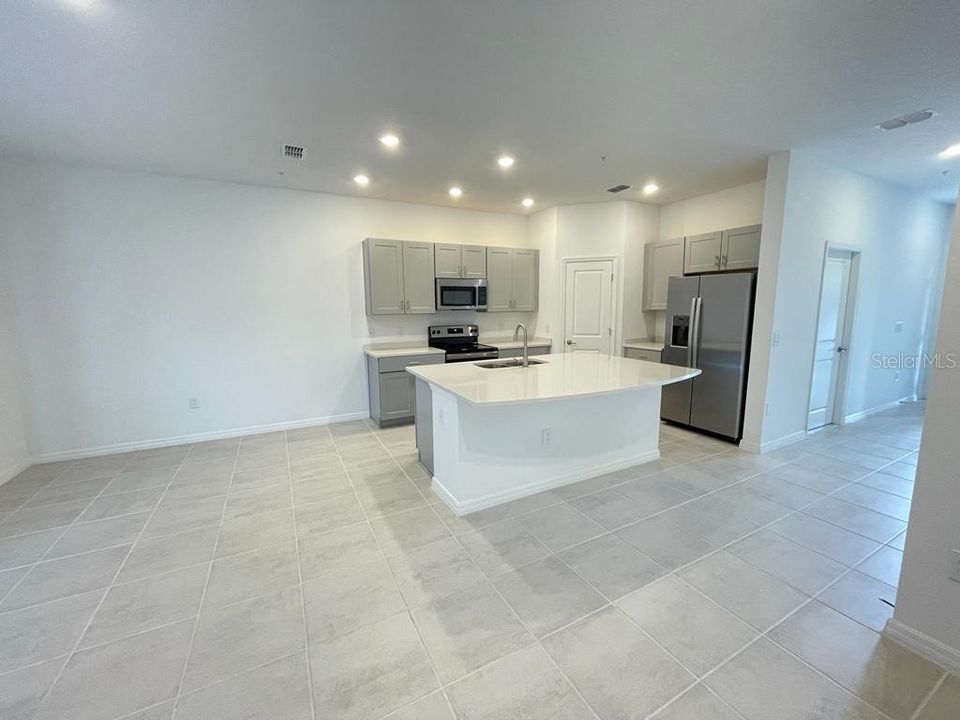 For Rent: $2,150 (3 beds, 2 baths, 1373 Square Feet)