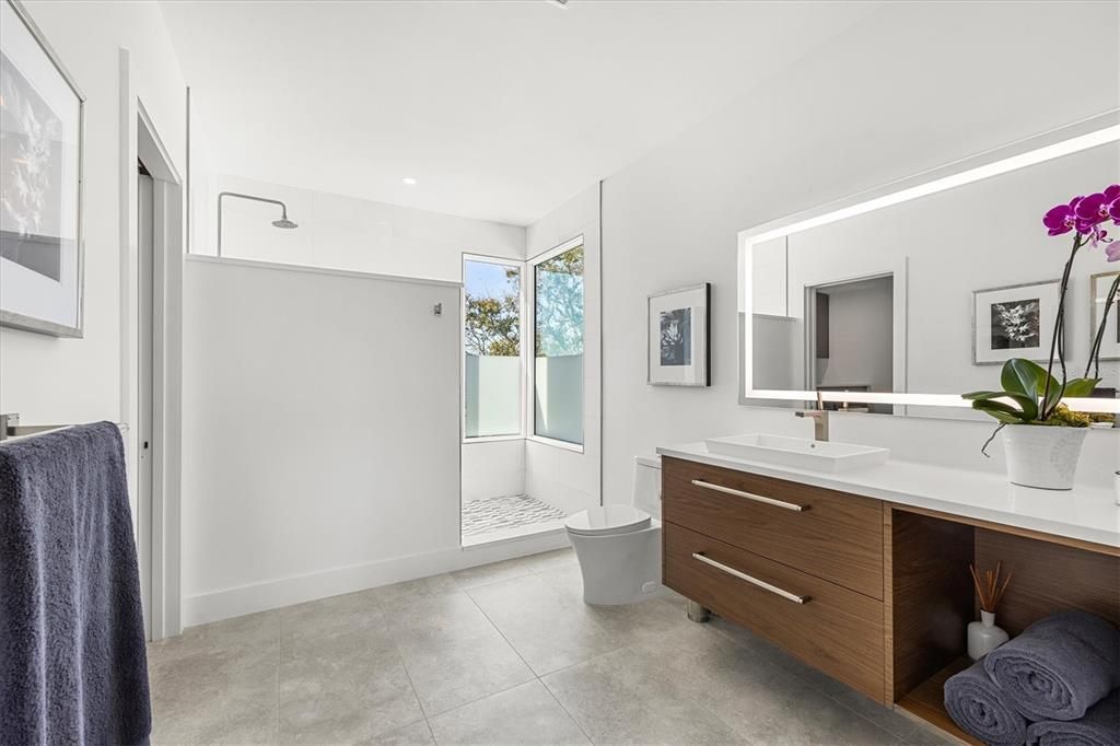 For Sale: $8,795,000 (4 beds, 3 baths, 4705 Square Feet)