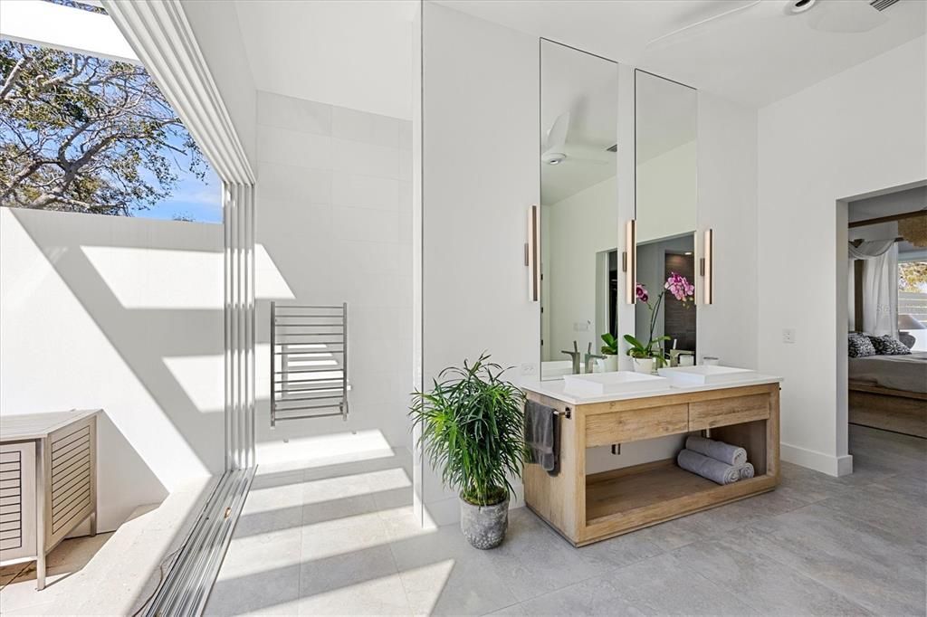 For Sale: $8,795,000 (4 beds, 3 baths, 4705 Square Feet)