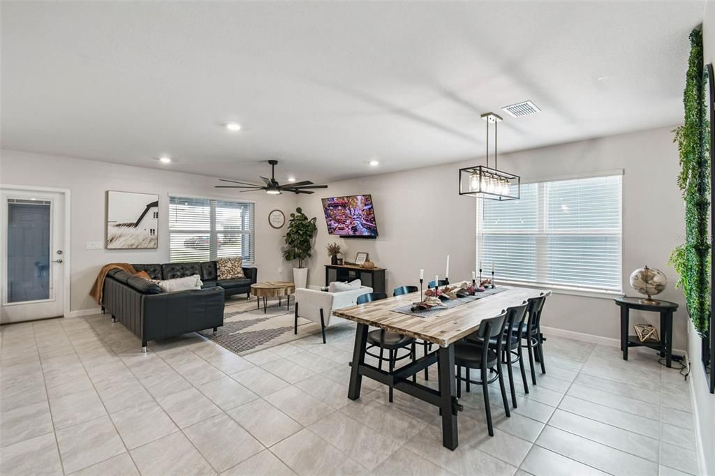 En Venta: $475,000 (4 camas, 3 baños, 2482 Pies cuadrados)