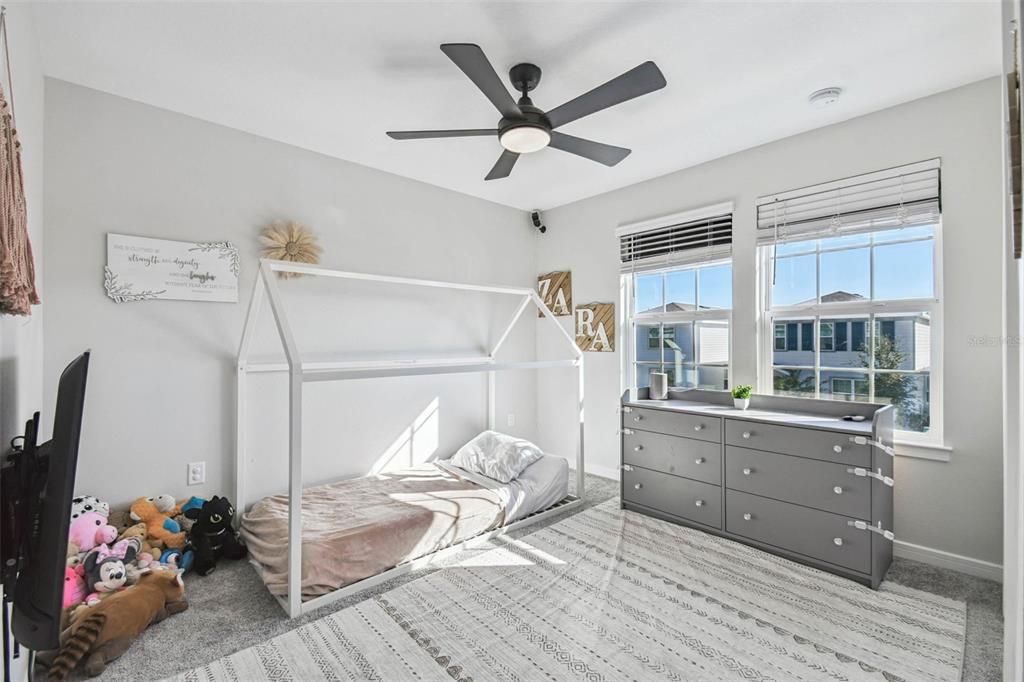 En Venta: $475,000 (4 camas, 3 baños, 2482 Pies cuadrados)